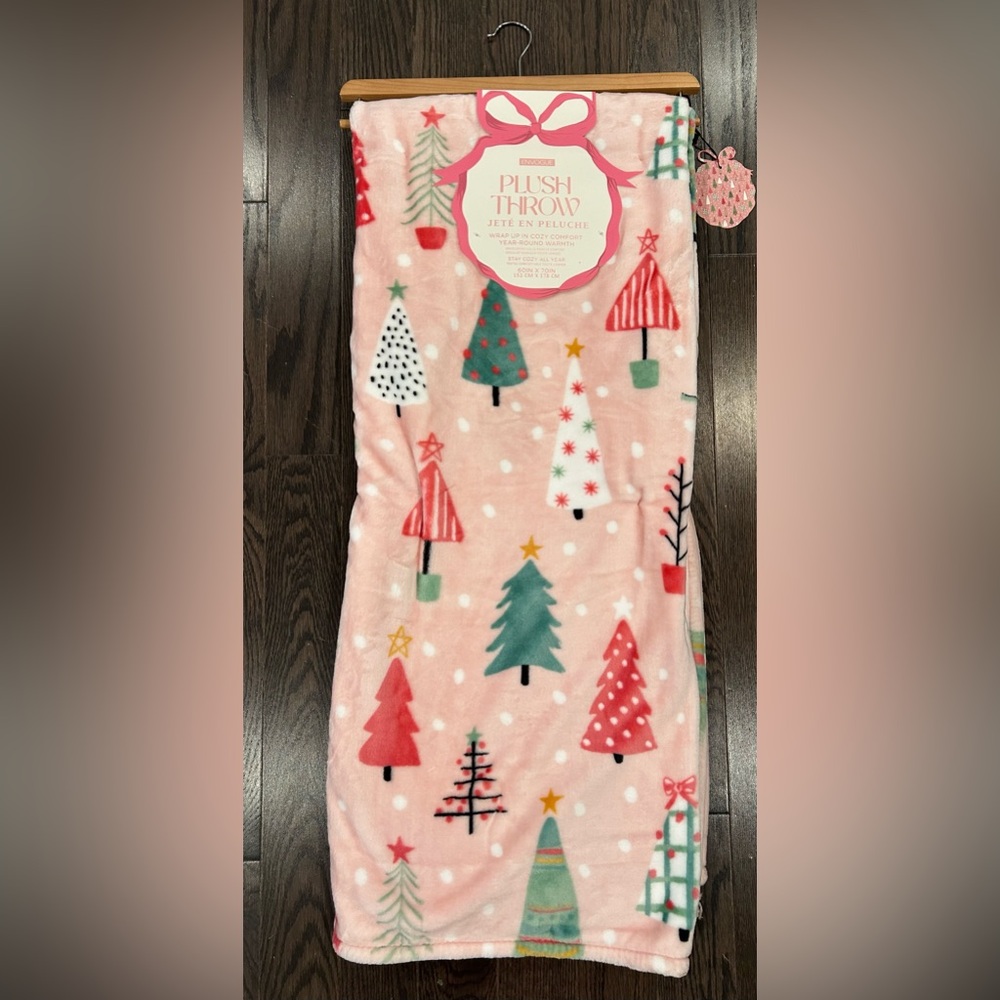 EnVogue plush throw NWT